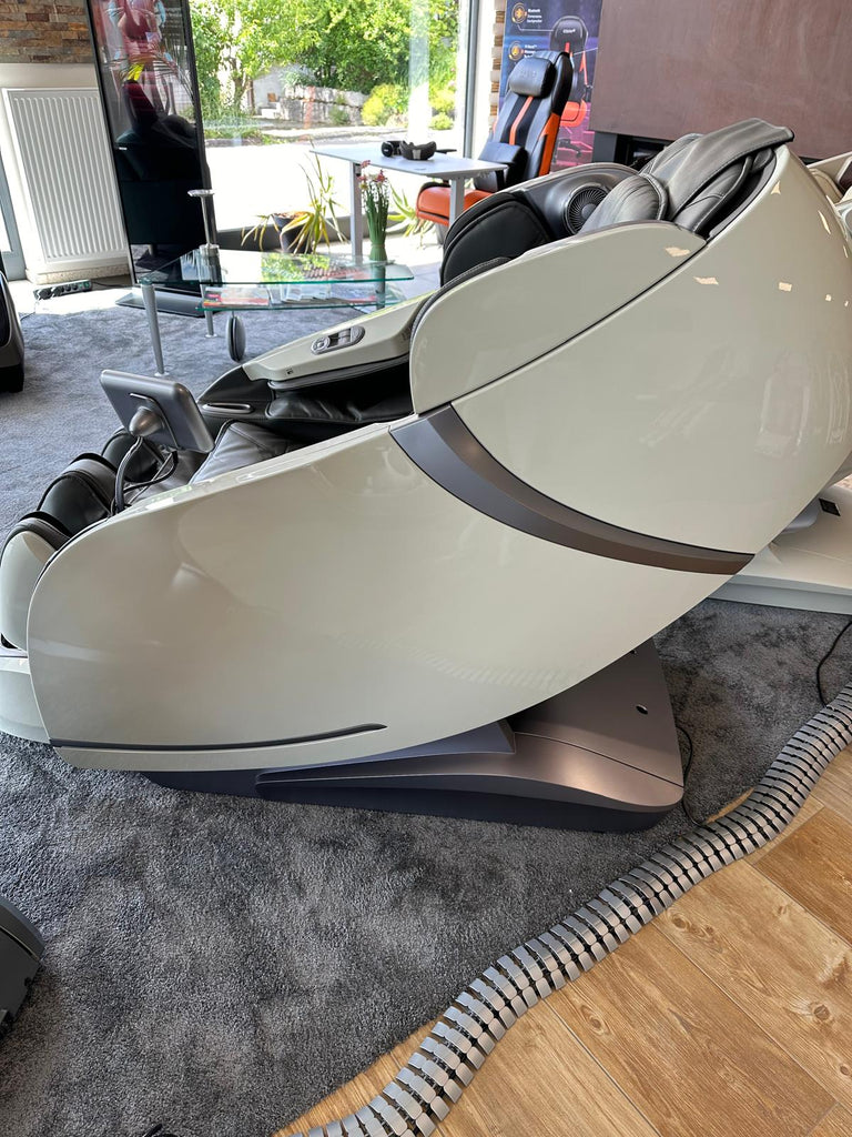 Витрина Casada Skyliner II в білому/сірому кольорі